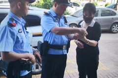 女子遭受电信诈骗，民警及时劝阻按下“停止键”