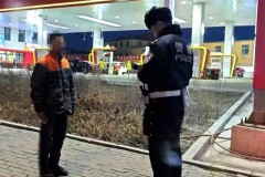 【春雷行动】冰城公安规范斑马线通行秩序 提升城市文明“软实力”