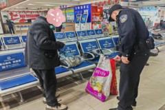 守护受伤女孩就医、帮助行动不便农民工  东莱街派出所民警温情救助暖民心
