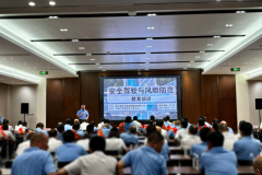筑牢安全防线 共护万里通途——金华平安产险鼎力协办通济公司“2025安全公里驾驶员”表彰暨防御性驾驶培训大会
