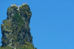 中国号称“最牛”的寺庙，建在百丈高的悬崖上，香客络绎不绝
